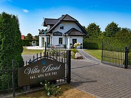 A Luxury Villa in a Seaside Village.living Room, 2 Bedrooms, 2 Bathroo