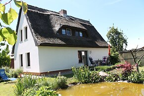 Quaint Apartment in Pepelow near Sea