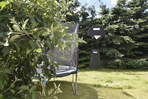 Apartment With Sunbathing Lawn