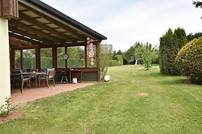 Apartment With Sunbathing Lawn