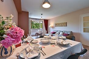 Lovely Holiday House With Big, Private Garden, Near Well Known SPA Cen