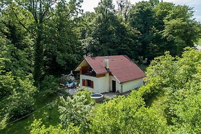 Lovely Holiday House With Big, Private Garden, Near Well Known SPA Cen