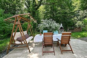 Lovely Holiday House With Big, Private Garden, Near Well Known SPA Cen