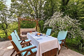 Lovely Holiday House With Big, Private Garden, Near Well Known SPA Cen
