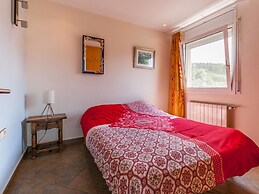 Modern Apartment in Roses With Swimming Pool