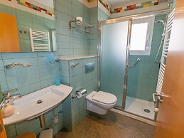 Modern Apartment in Roses With Swimming Pool