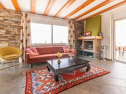 Modern Apartment in Roses With Swimming Pool