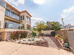 Modern Apartment in Roses With Swimming Pool