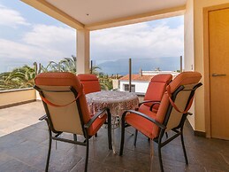 Modern Apartment in Roses With Swimming Pool