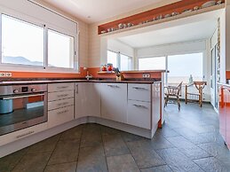 Modern Apartment in Roses With Swimming Pool