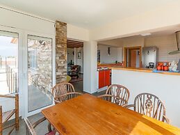 Modern Apartment in Roses With Swimming Pool