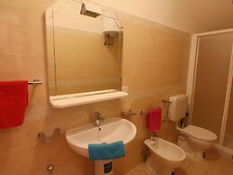 Close to the Sea, Air-conditioned