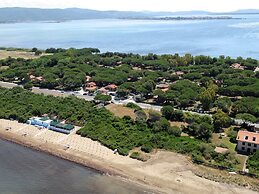 Close to the Sea, Air-conditioned