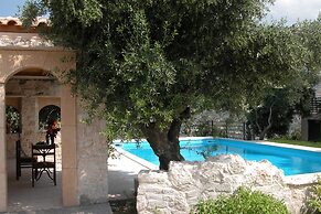 Sprawling Vlilla in Malades