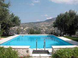 Sprawling Vlilla in Malades