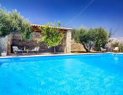 Sprawling Vlilla in Malades