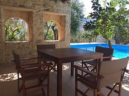 Sprawling Vlilla in Malades