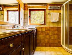 Sprawling Vlilla in Malades