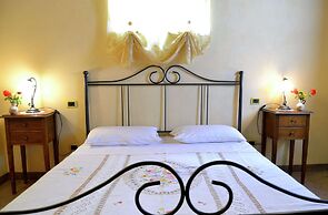 Holiday Home in Tuscany With Pool & Views
