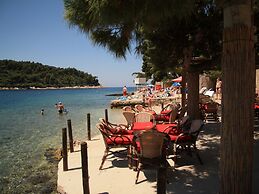 Luxury Apartment With Private Balcony in Quiet Area