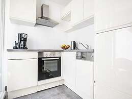 Luxury Apartment With Private Balcony in Quiet Area