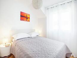 Luxury Apartment With Private Balcony in Quiet Area