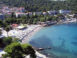 Luxury Apartment With Private Balcony in Quiet Area