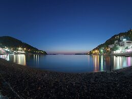 Luxury Apartment With Private Balcony in Quiet Area