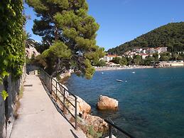 Luxury Apartment With Private Balcony in Quiet Area