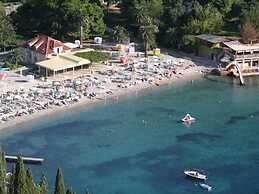 Luxury Apartment With Private Balcony in Quiet Area