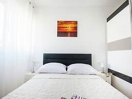 Luxury Apartment With Private Balcony in Quiet Area