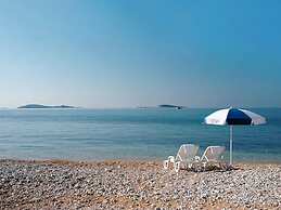 Luxury Apartment With Private Balcony in Quiet Area