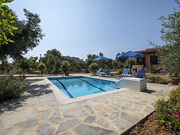 Modern Holiday Home in Sfakaki