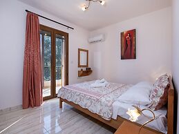 Modern Holiday Home in Sfakaki