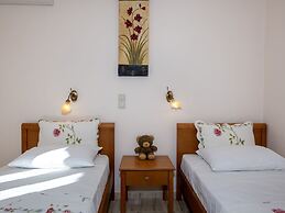 Modern Holiday Home in Sfakaki