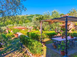 Nice Farmhouse in Montecatini Terme with Sauna & Hot Tub