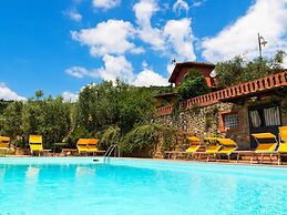 Nice Farmhouse in Montecatini Terme with Sauna & Hot Tub