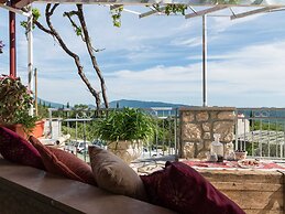 Authentic Villa With Private Pool,hot Tub,covered Terraces,panoramic V