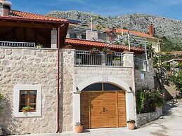 Authentic Villa With Private Pool,hot Tub,covered Terraces,panoramic V