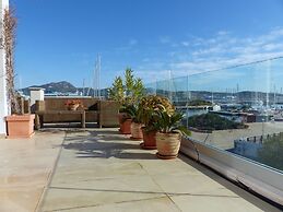 Apartment With Terrace for 4 People