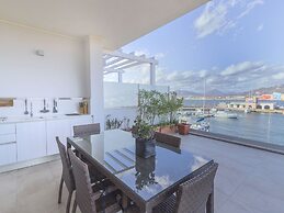 Apartment With Terrace for 4 People