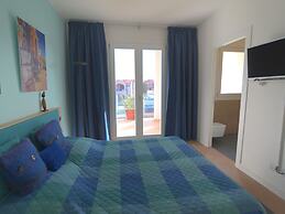 Apartment With Terrace for 4 People