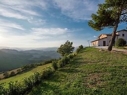 Beautiful Mansion With Pool in Sant'angelo