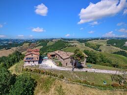 Beautiful Mansion With Pool in Sant'angelo