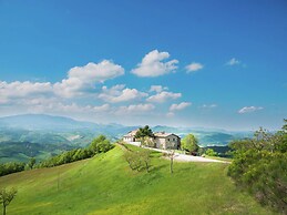 Beautiful Mansion With Pool in Sant'angelo