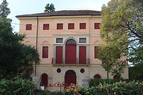 Venice Region Castle With Garden Views