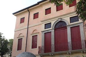 Venice Region Castle With Garden Views