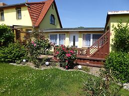 Bungalow in Zweedorf With Sunbathing Lawn