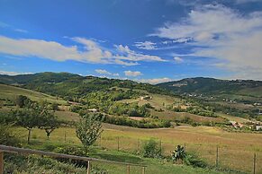 Tranquil Hilltop Cottage