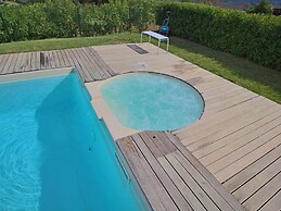 Belvilla by OYO Cottage in Montelabbate With Pool